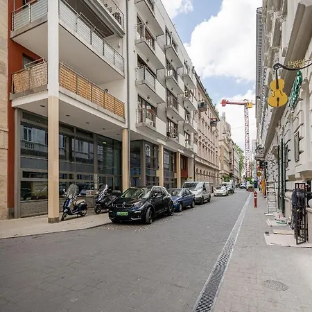 Paulay Private * Budapest