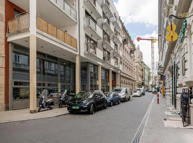 Paulay Private * Budapest